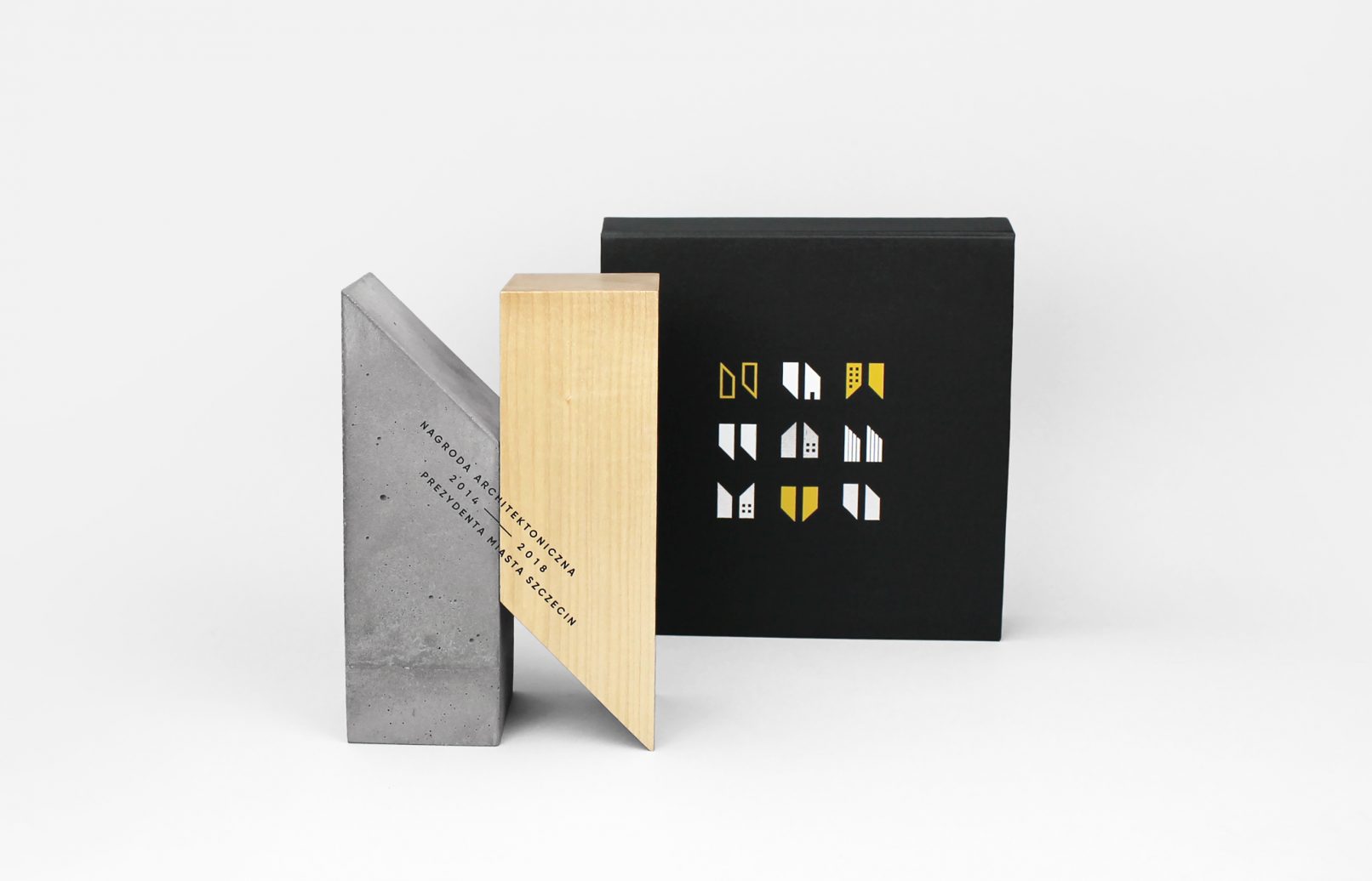 Architectural Award of the Mayor of Szczecin - Trophy and box - front view