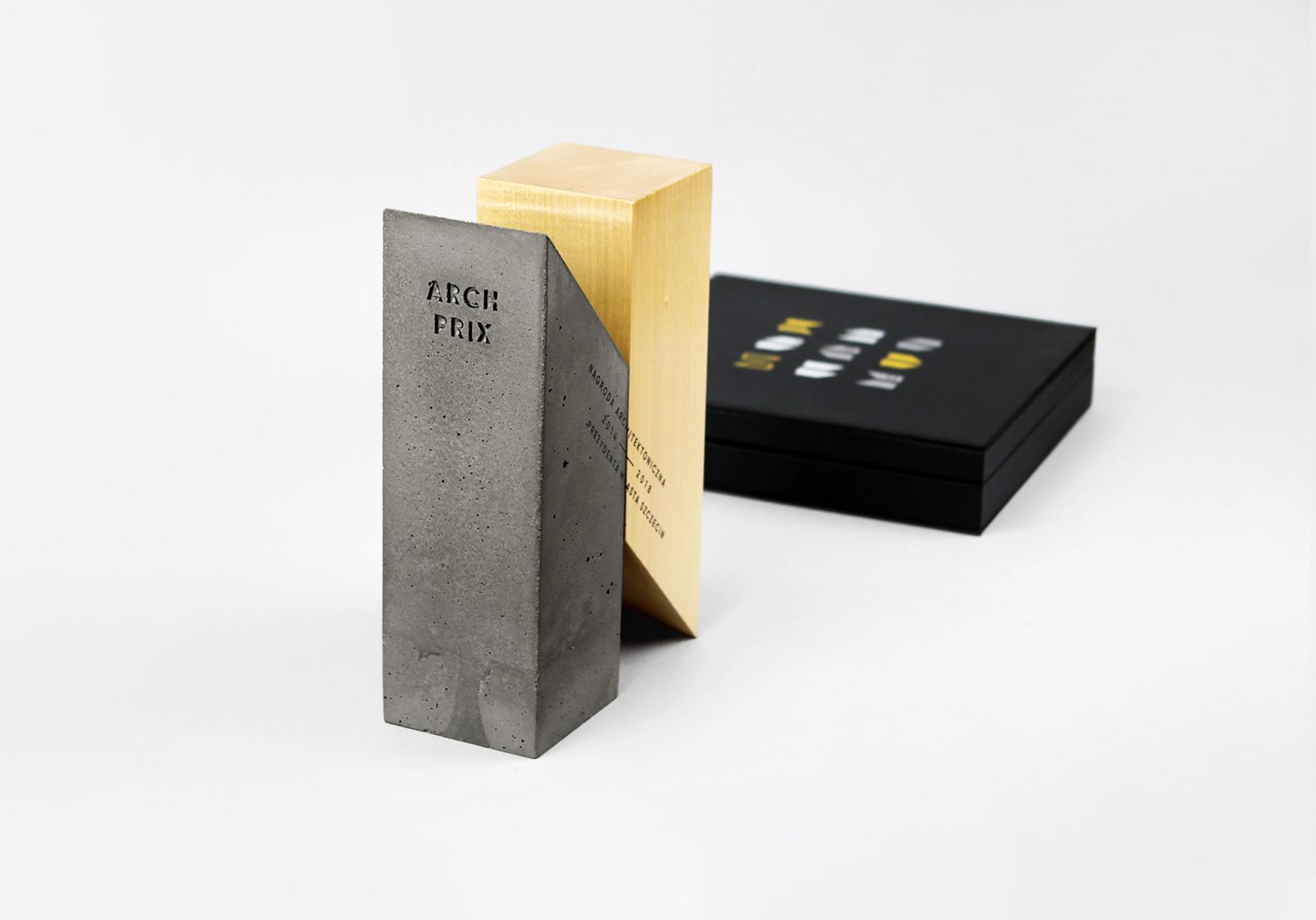 Architectural Award of the Mayor of Szczecin - Trophy and box - side view